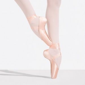 🩰 Capezio Pointe Shoes with Toe Pads 🩰